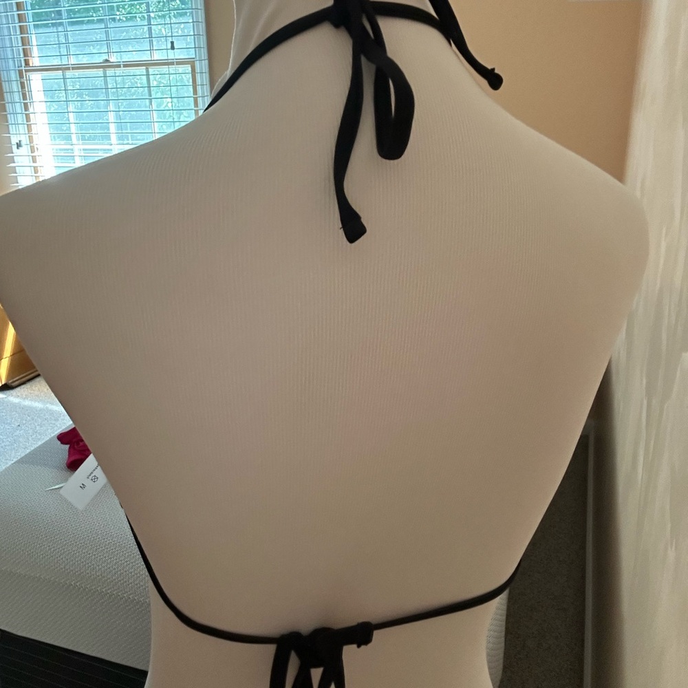 2 Bikini Tops - Picture 6 of 7
